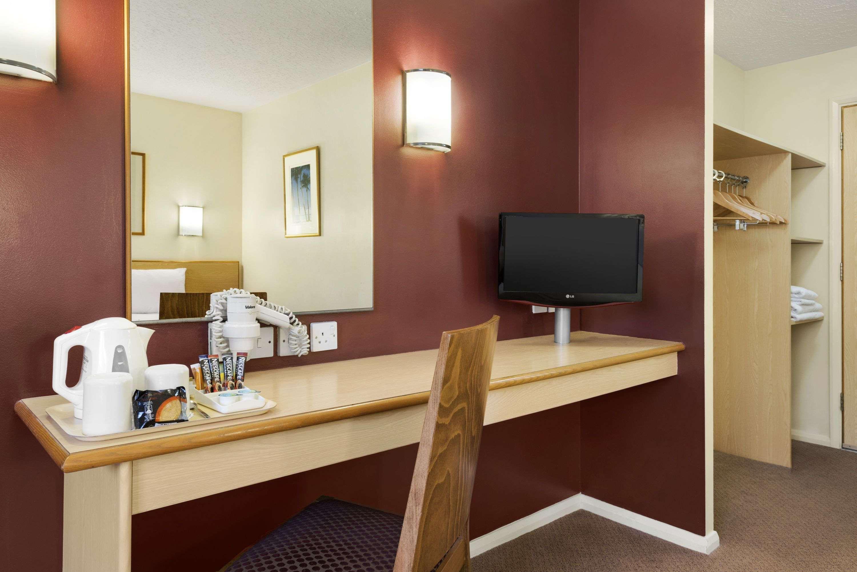 Hotel Days Warwick South - Southbound M40