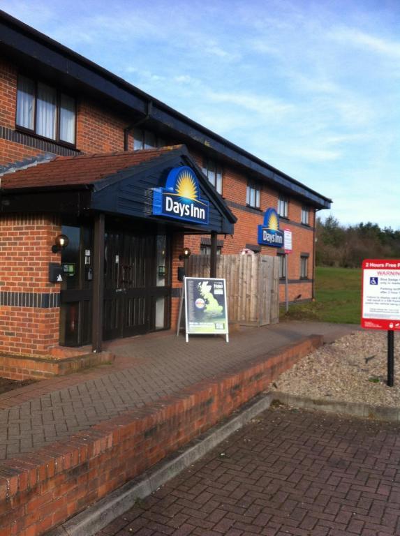 Days Warwick South - Southbound M40 3* Ashorne