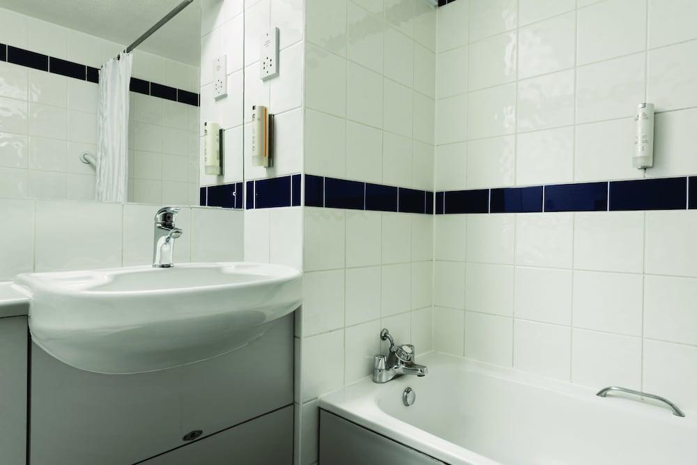 Hotel Days Warwick South - Southbound M40 3*